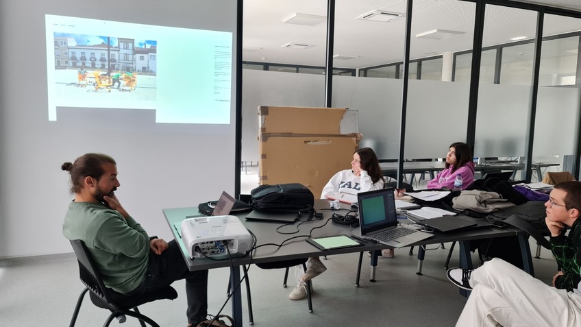 Artista Nuno Pimenta visita aula de Design