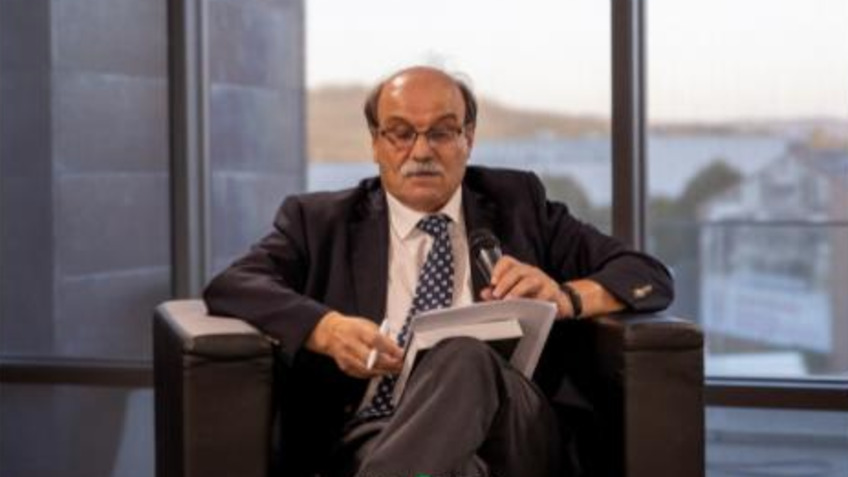Professor Joel Mata lança livro em sessão pública 